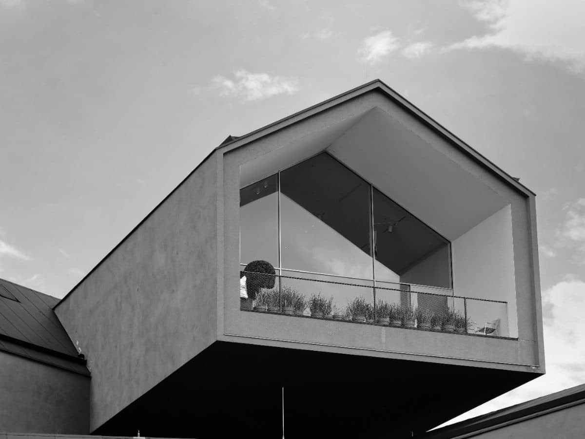Investment advisory — residential asset in Greece